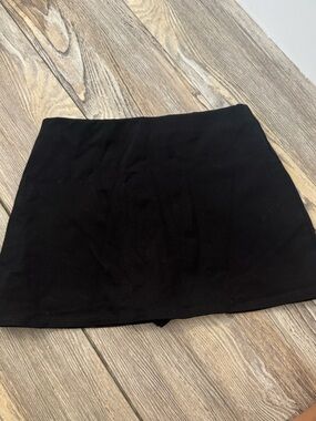 Windsor Black Mini Skort